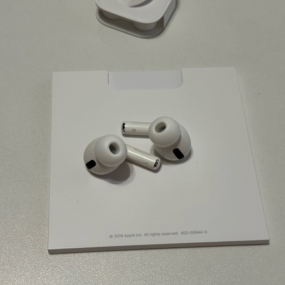 AirPods Pro - Normal Use - Picture 5 of 11